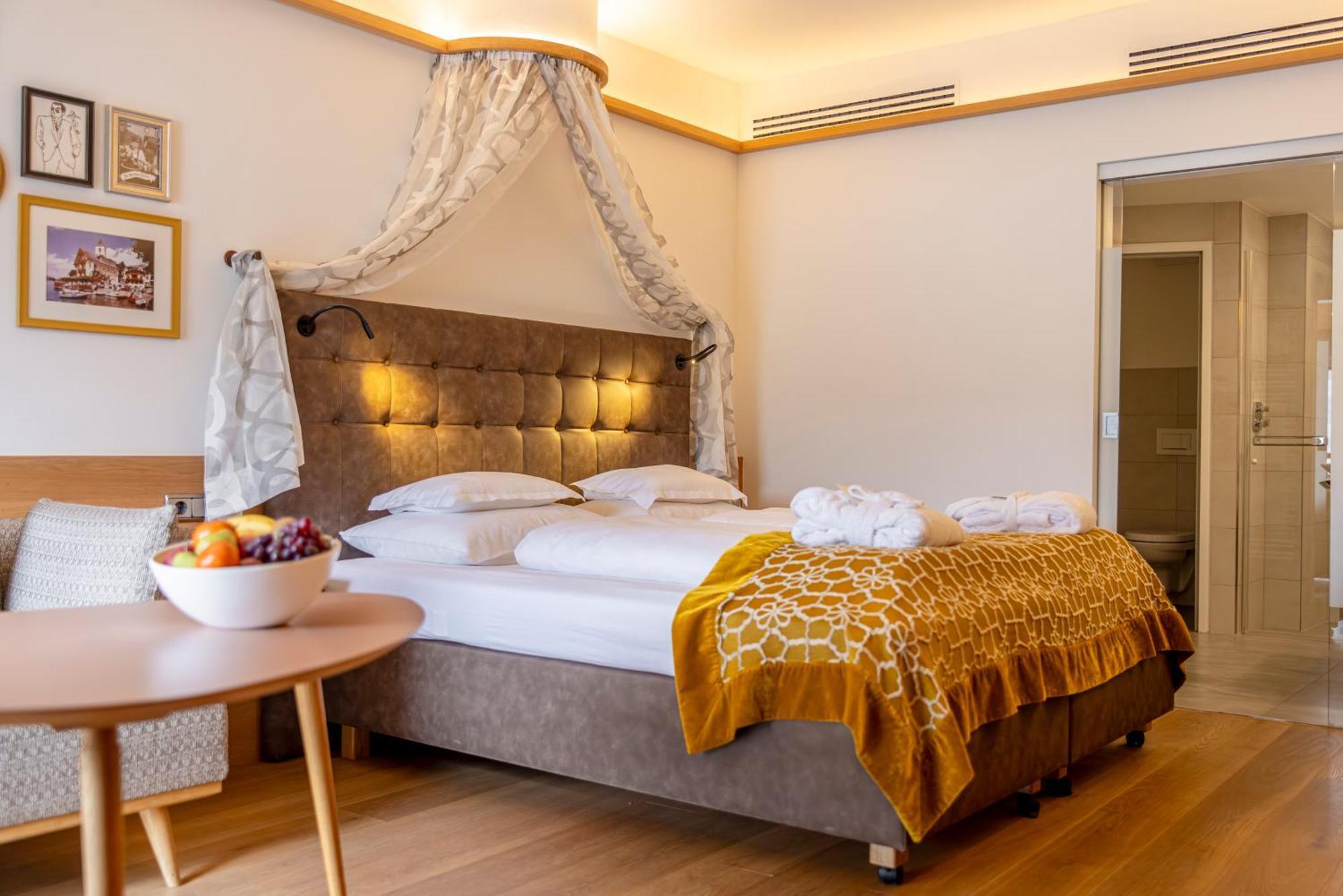 Deluxe Doppel-/Zweibettzimmer mit Seeblick