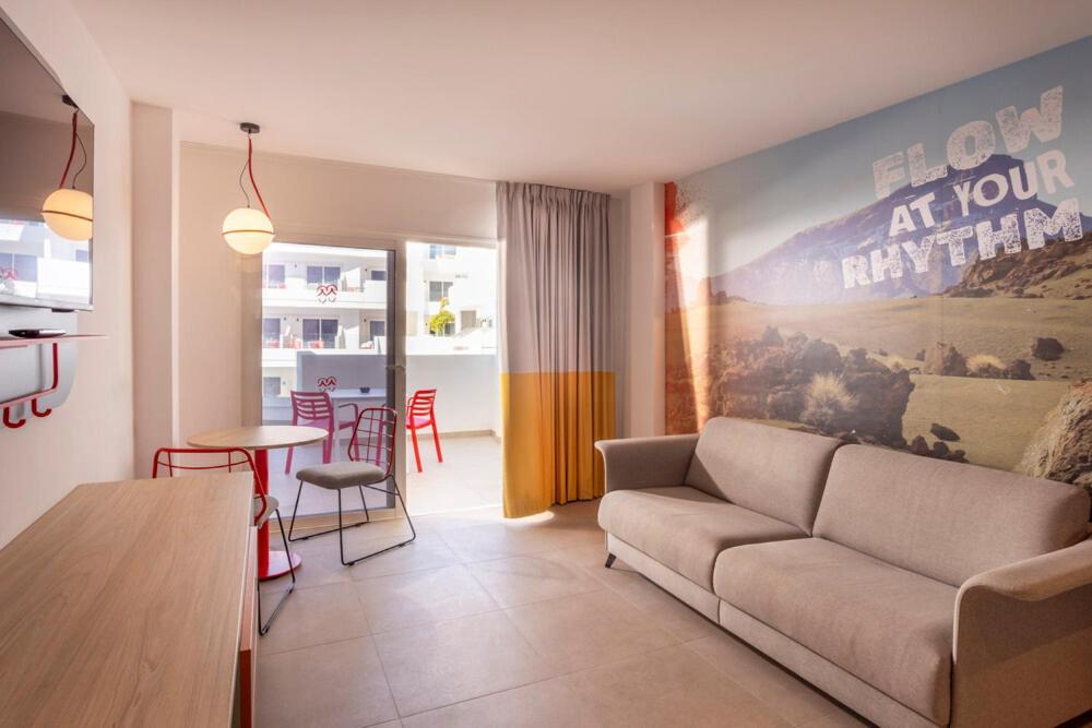 The Loop suite lateral sea view