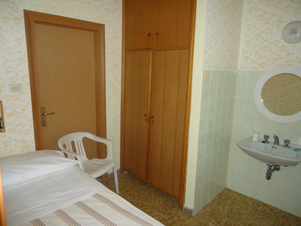 Basic Doppel- oder Zweibettzimmer mit Meerblick