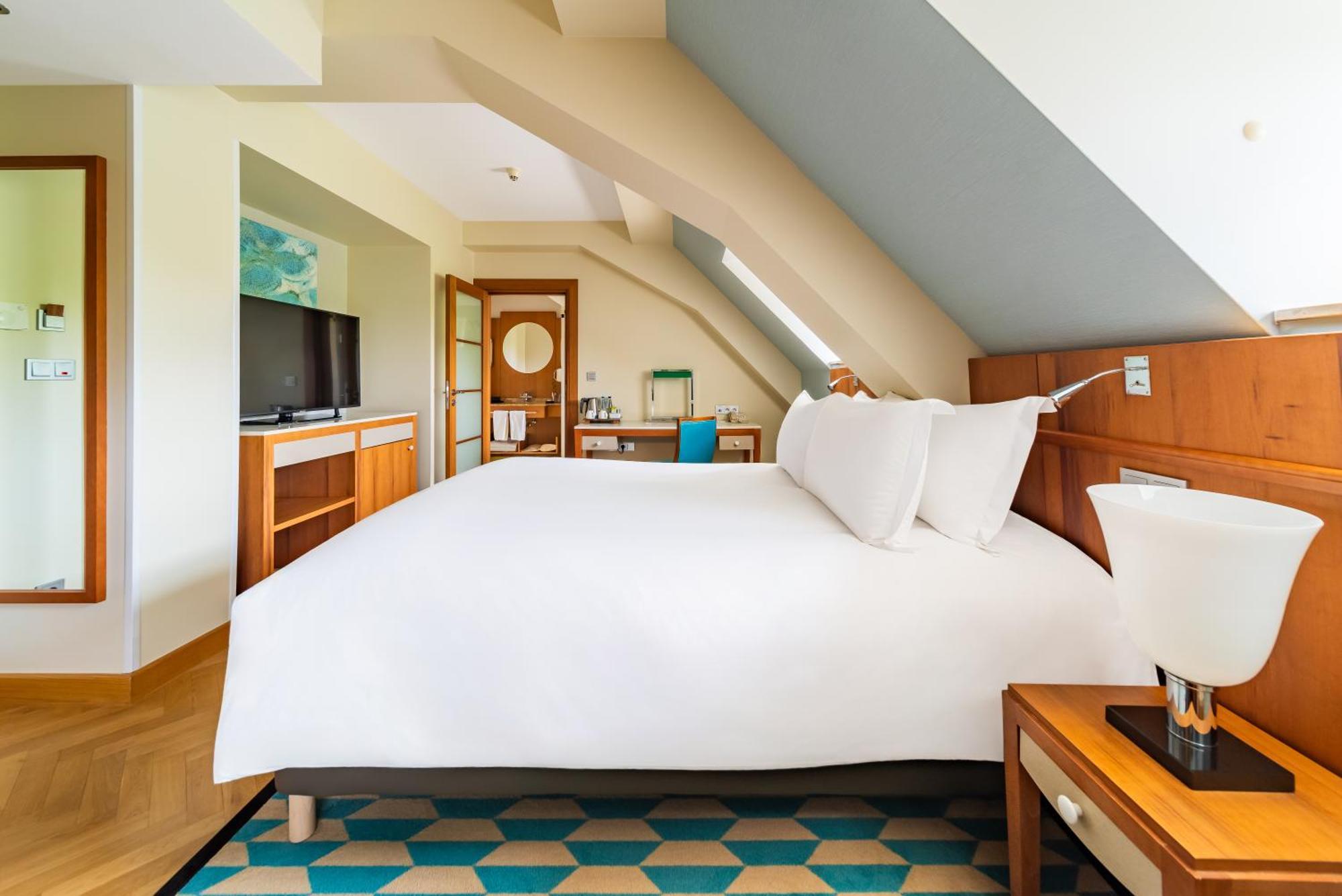 Classic Doppelzimmer im Dachgeschoss – Parkseite