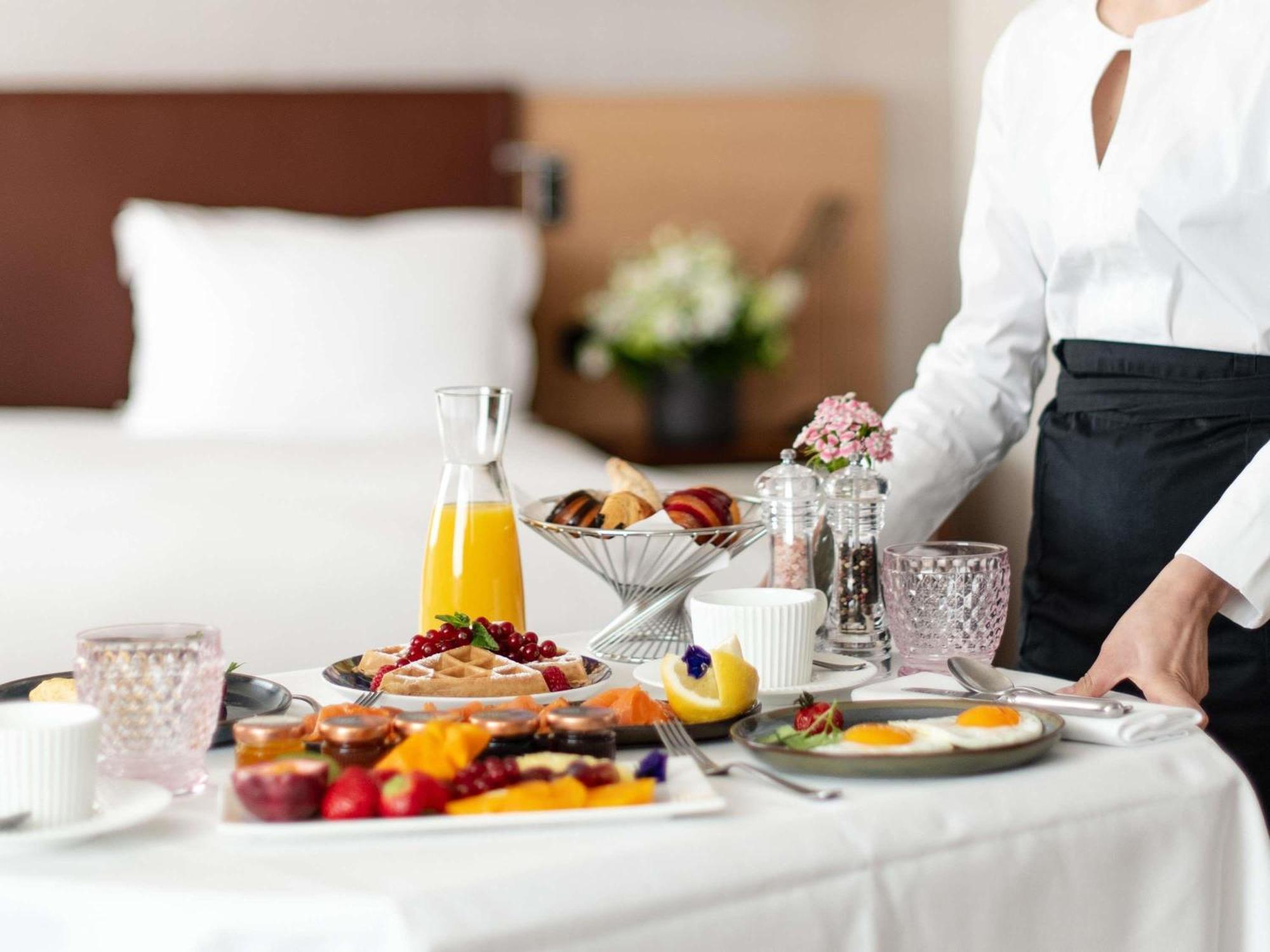Deluxe Zimmer mit Kingsize-Bett und Panoramablick