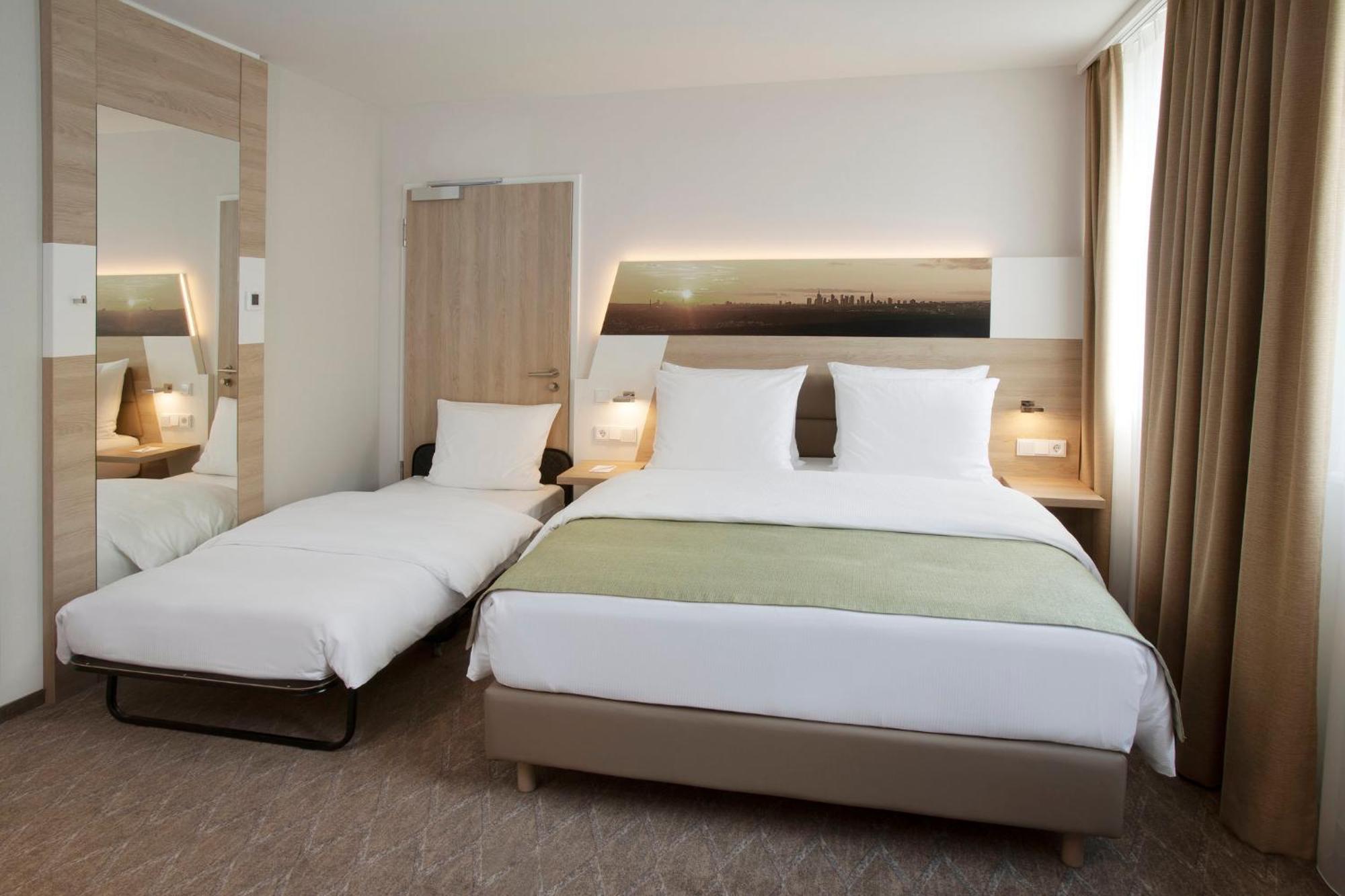 Standard Zimmer mit Queensize-Bett und Mini-Kühlschrank