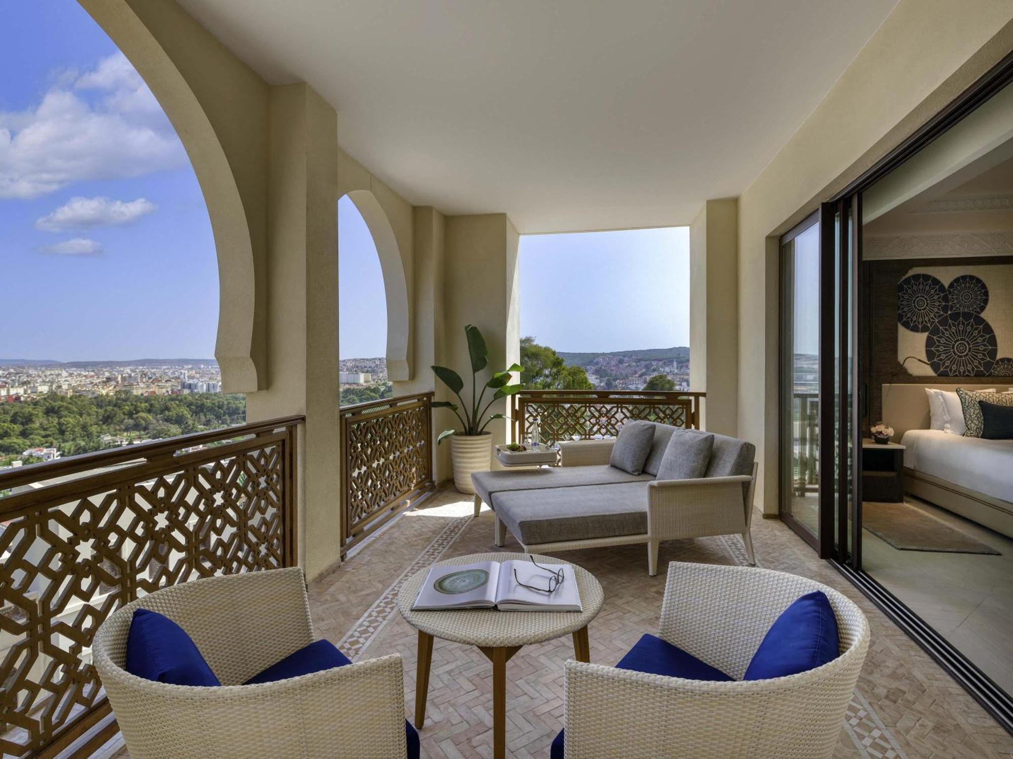 Junior Suite mit Panoramablick und Kingsize-Bett