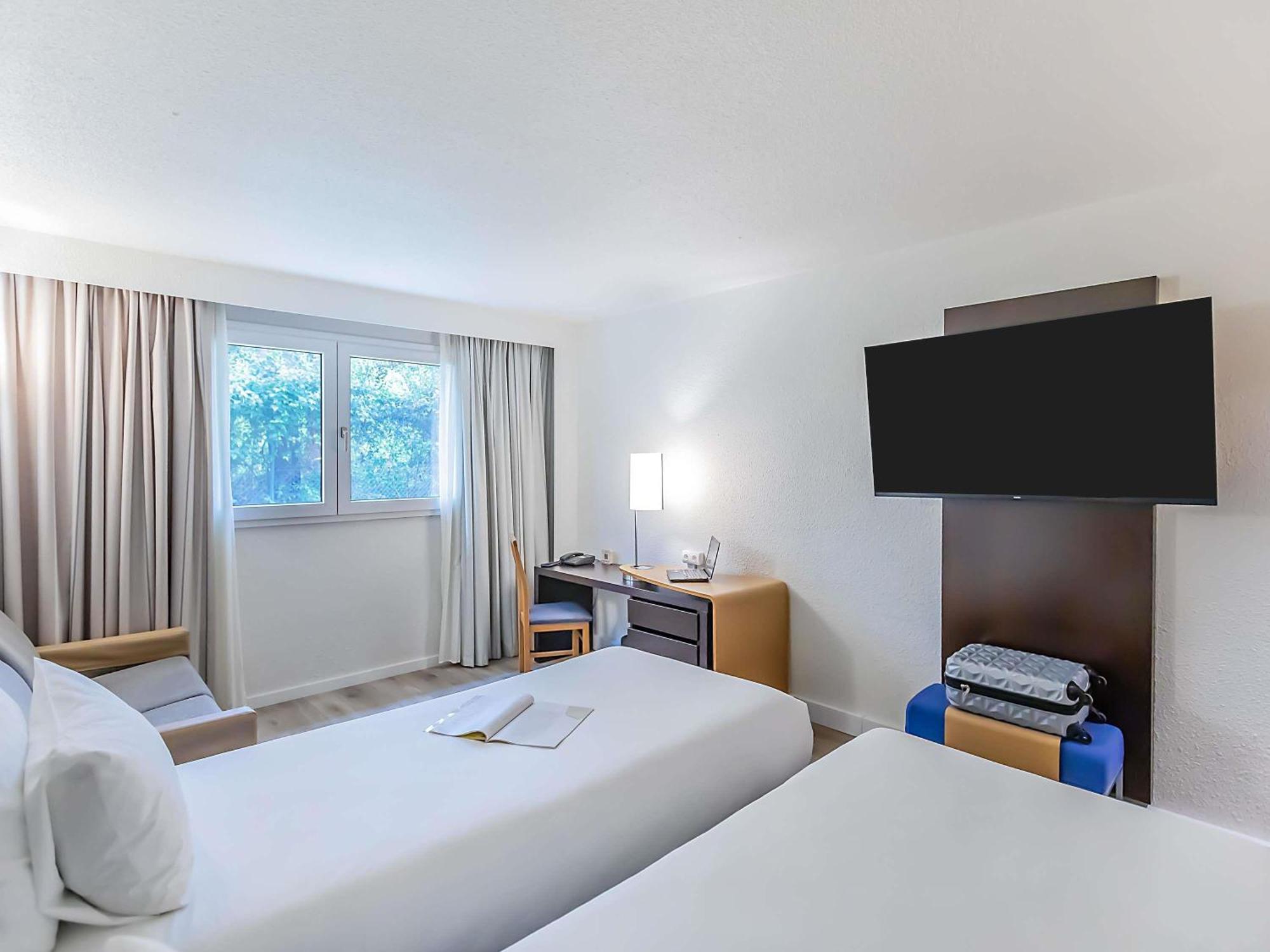 Standard Zweibettzimmer mit Poolblick