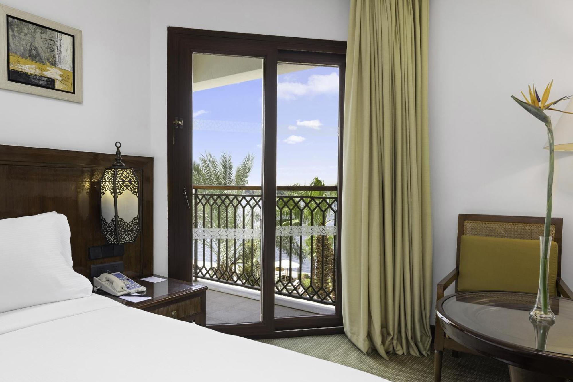 Gästezimmer mit 2 Einzelbetten und Flussblick