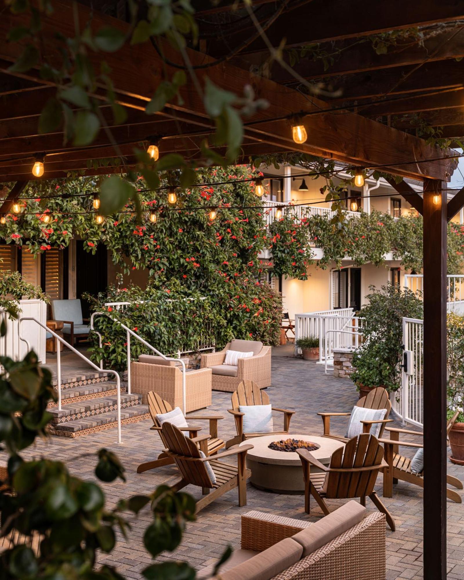 Fireplace Courtyard King