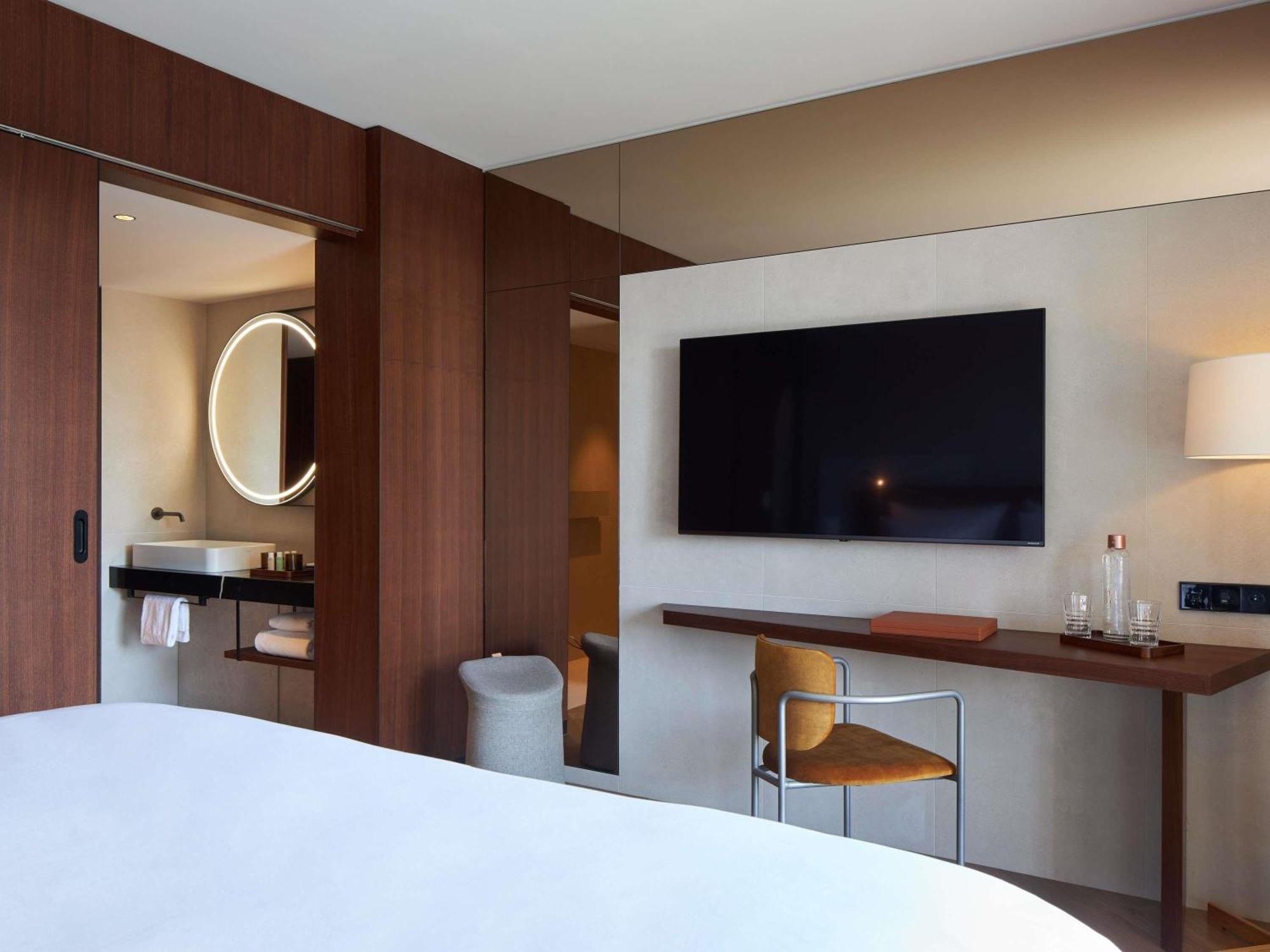 Superior Zimmer mit Kingsize-Bett und Balkon