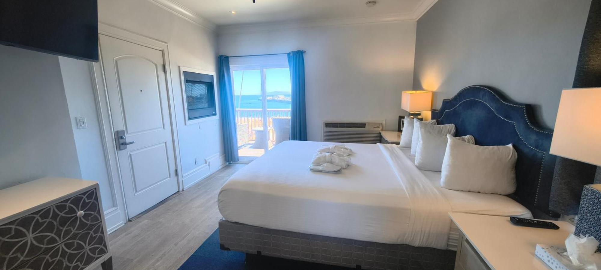 Ocean View King Bed Private Balcony