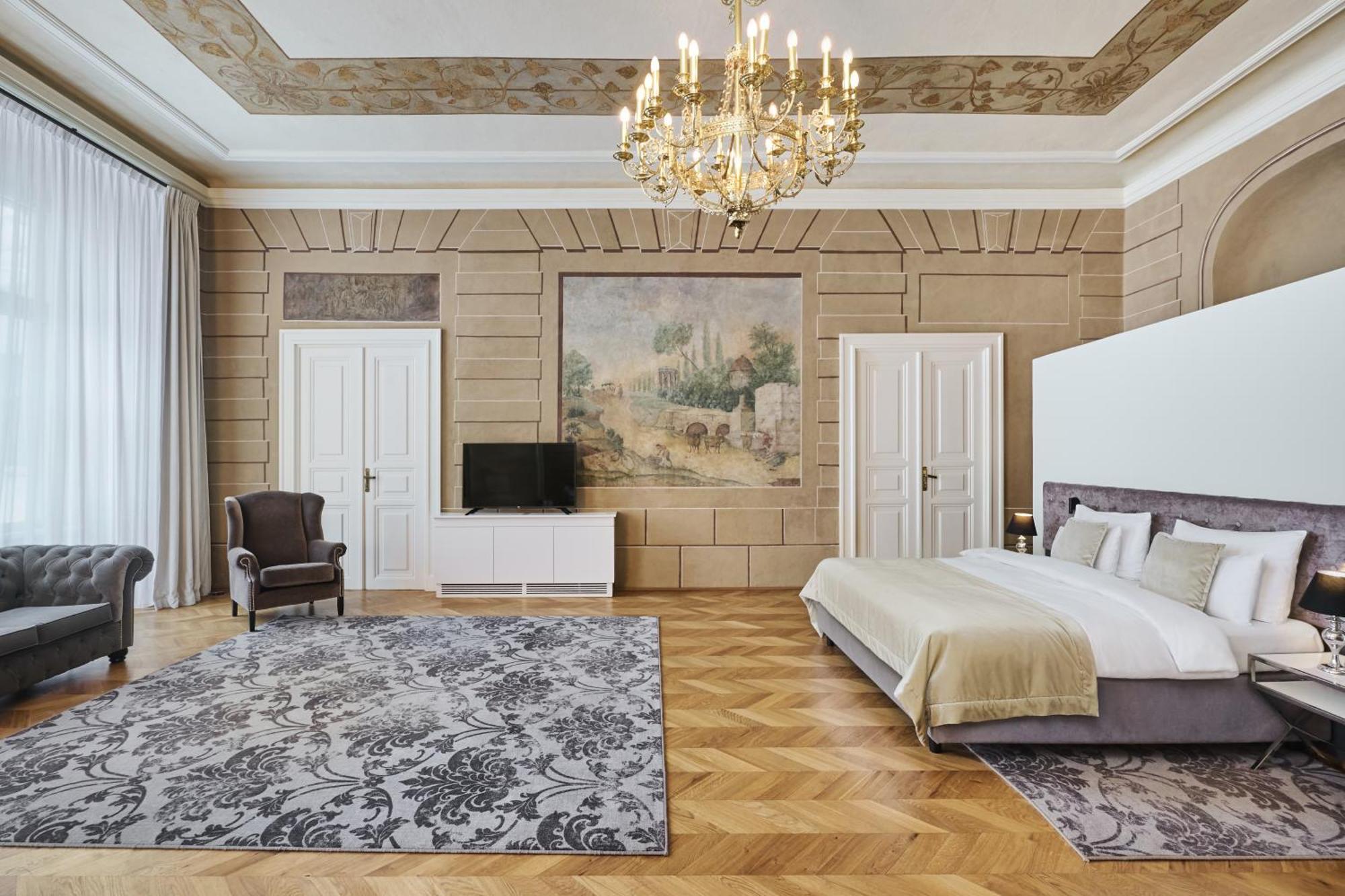 Historical Deluxe Suite