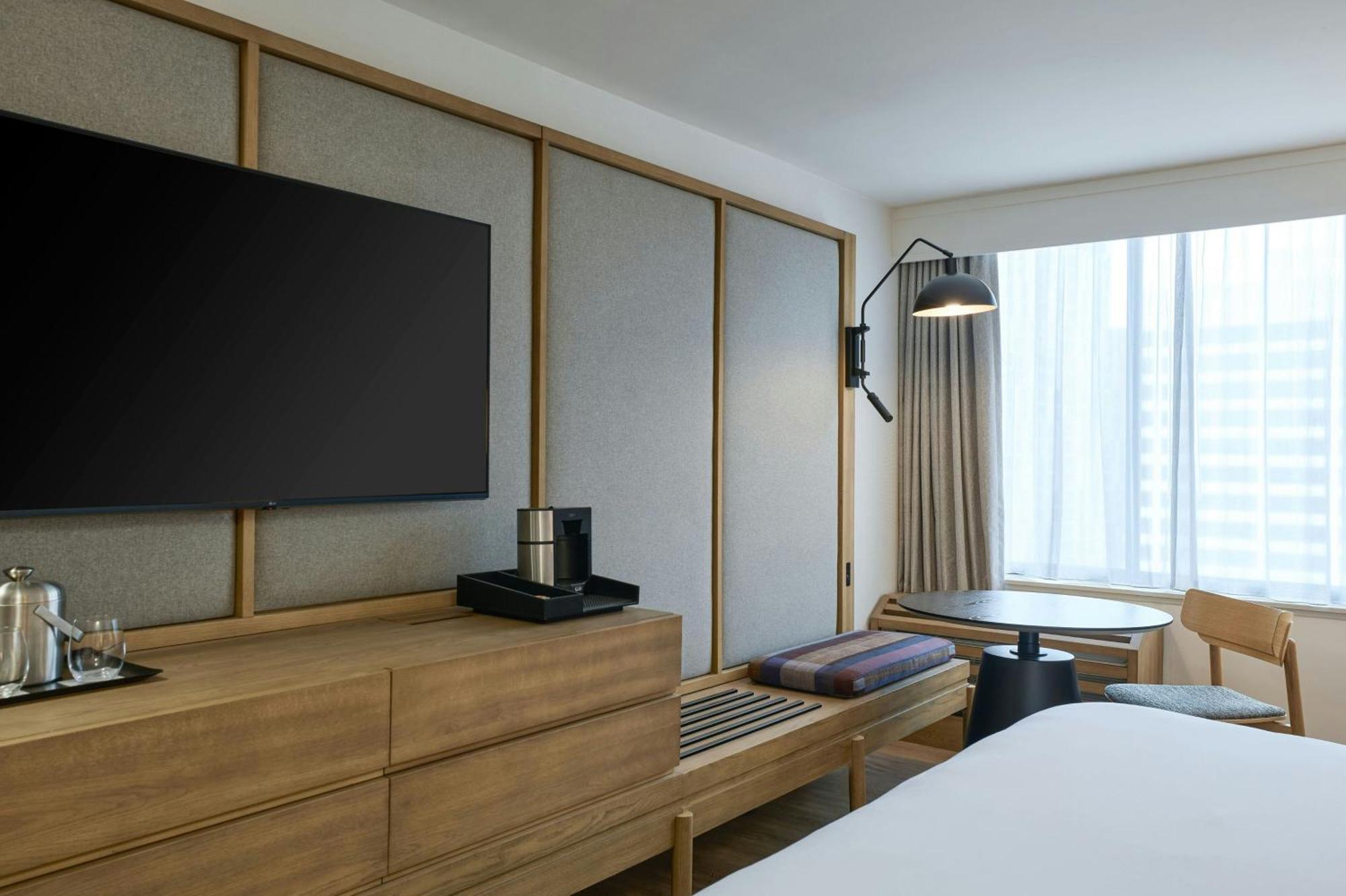 Deluxe Zimmer mit Kingsize-Bett und Zugang zum Club