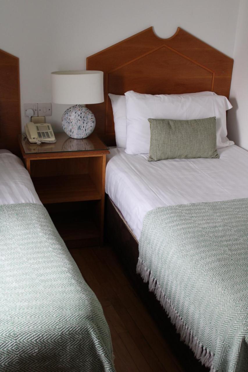 Zweibettzimmer mit eigenem Bad