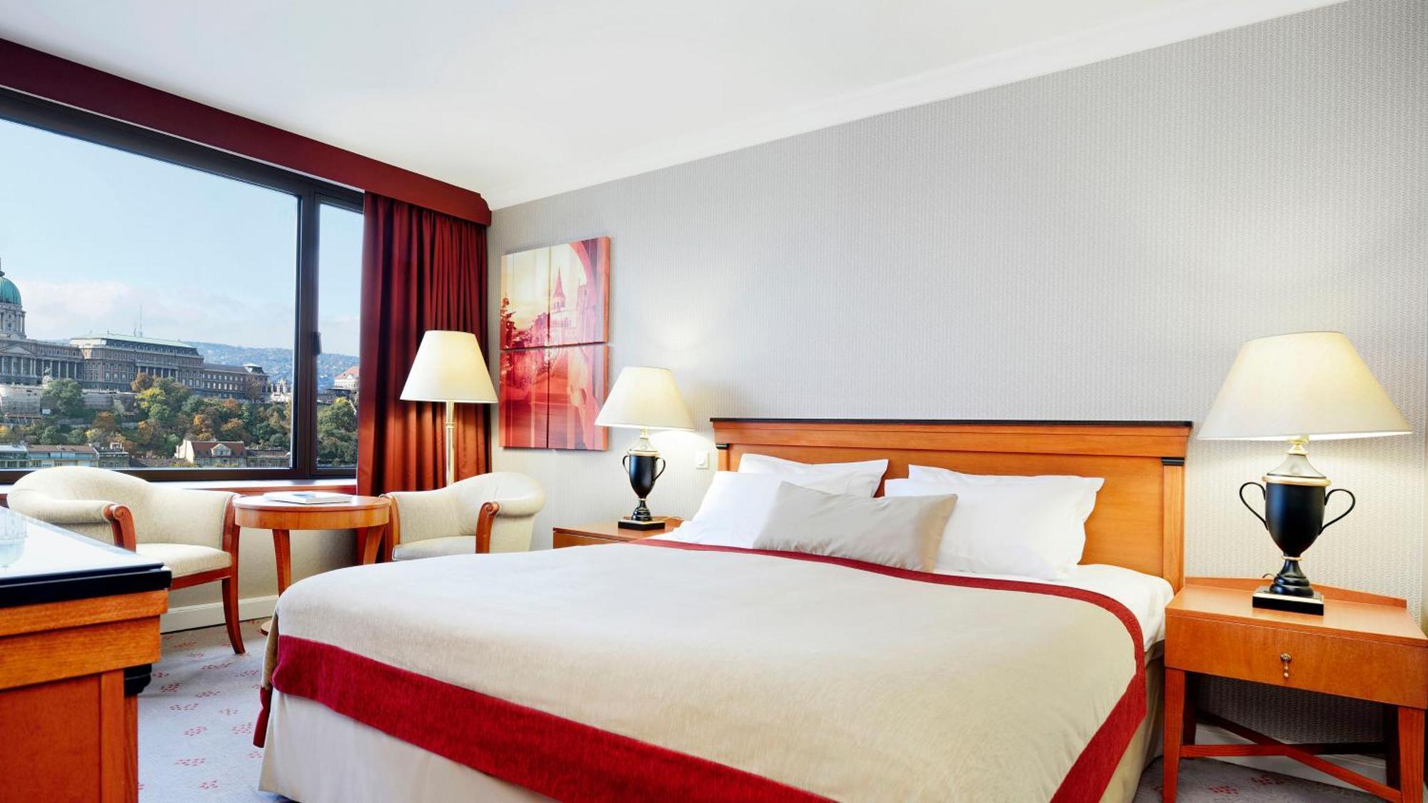 Classic Zimmer mit Queensize-Bett und Flussblick - Zugang zur Club Lounge