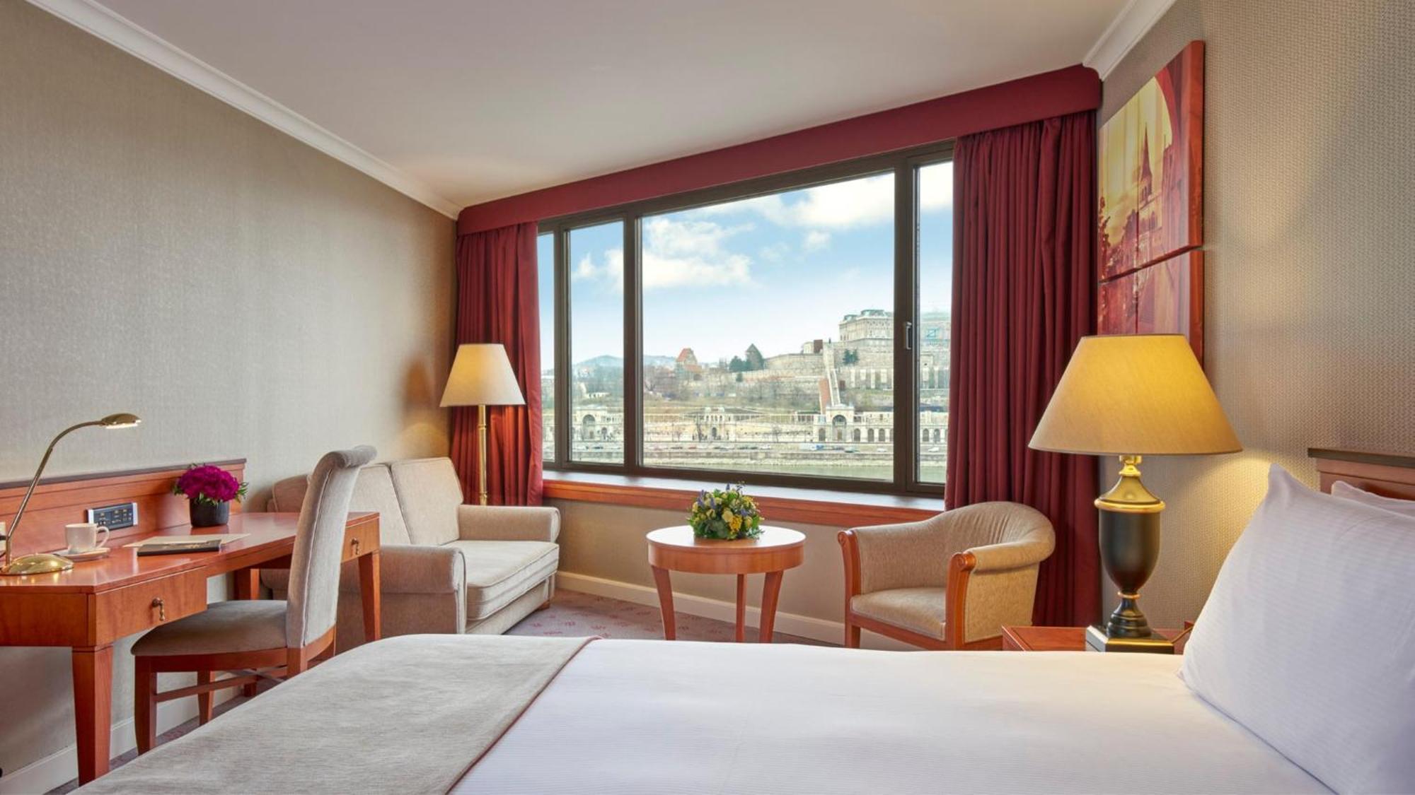 Premium Zimmer mit Kingsize-Bett und Flussblick