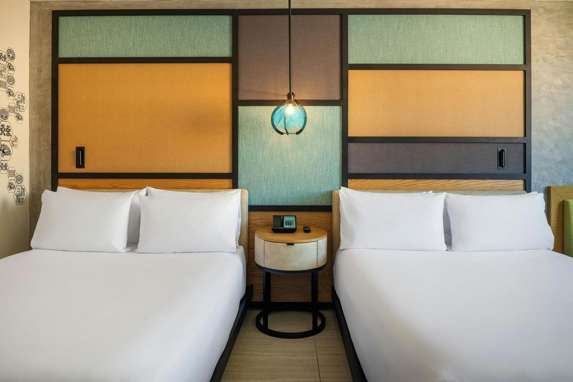 Aloft Ocean View, Guest room, 2 Queen+ Complimentary open bar