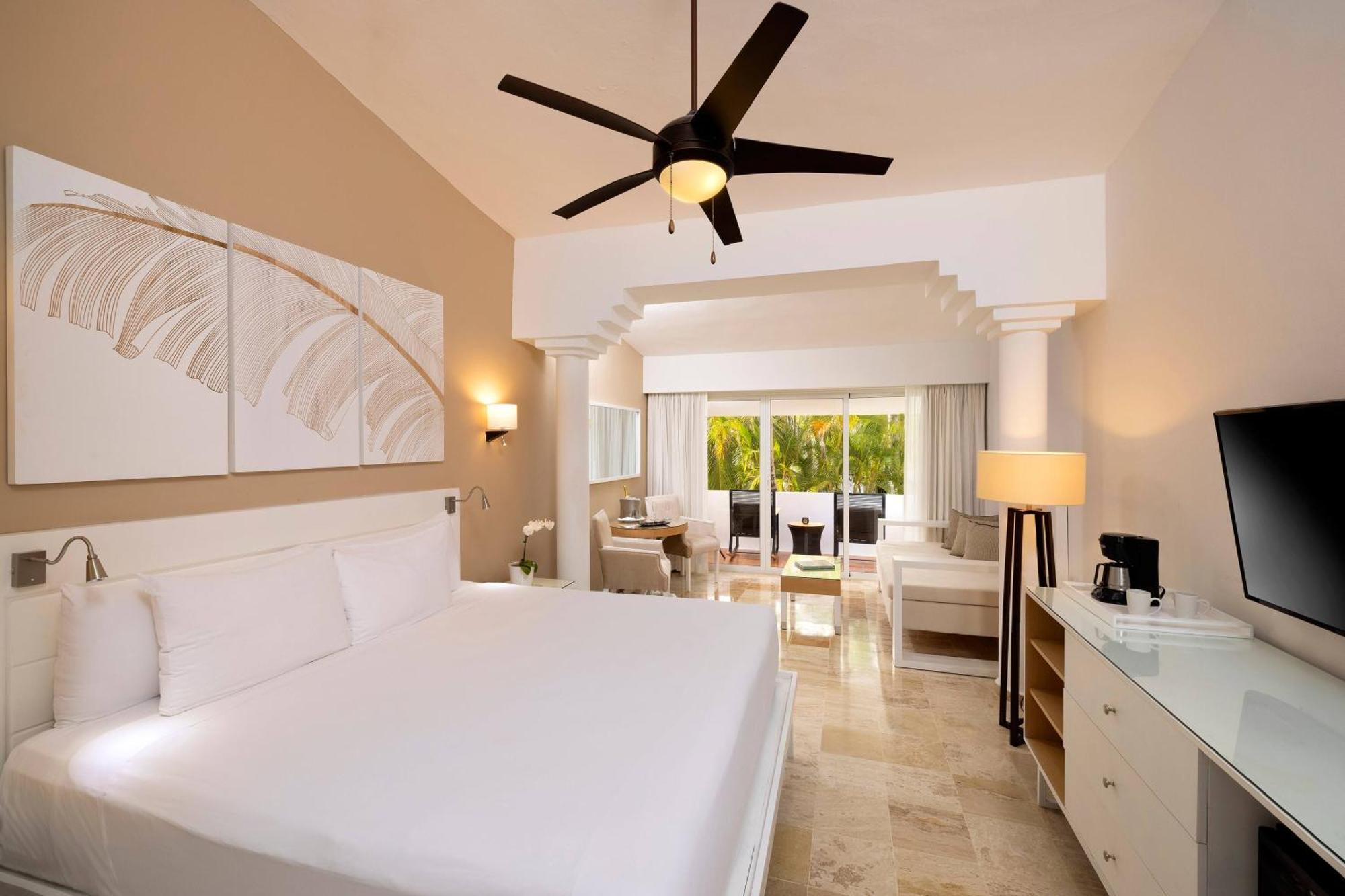 Premium Zimmer Tropical Palms