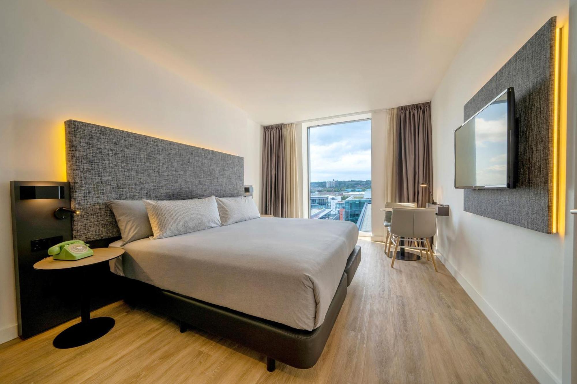 Zimmer INNSiDE mit Verbindungstür