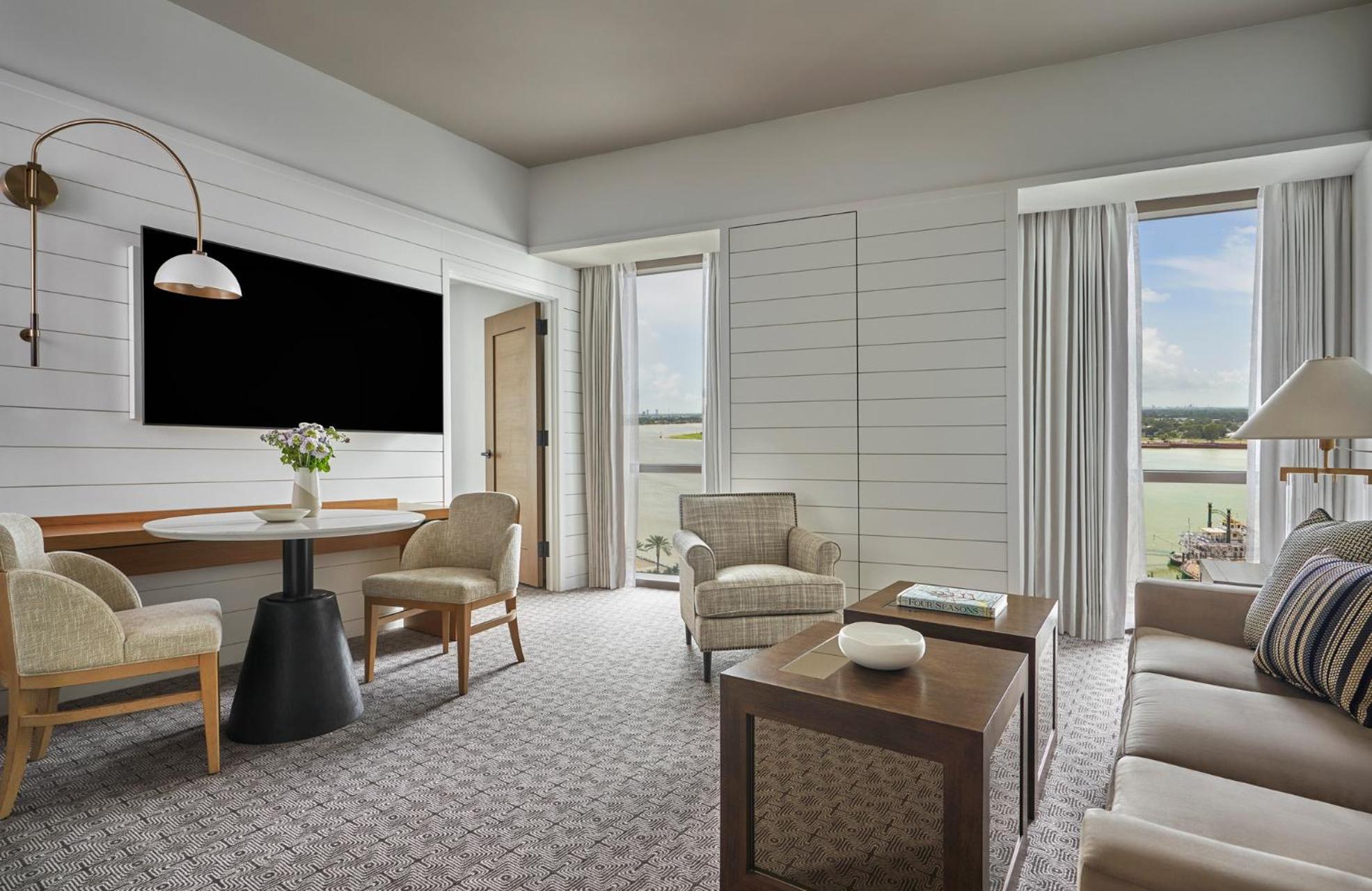 Accessible Mobility Deluxe Four Seasons Executive Suite River View King