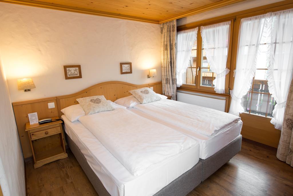 Doppel- oder Zweibettzimmer