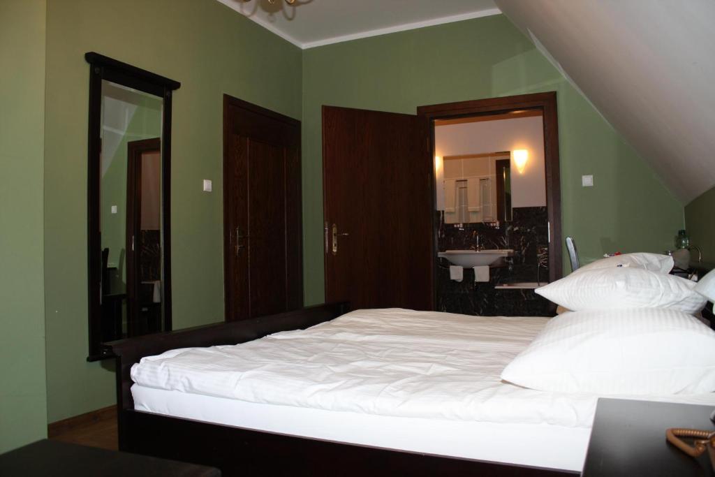 Doppel- oder Zweibettzimmer