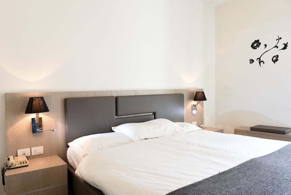 Doppel- oder Zweibettzimmer