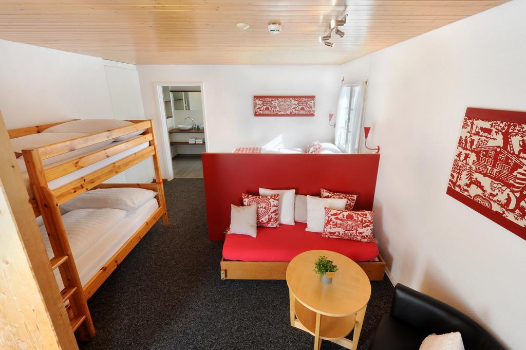 Sechsbettzimmer mit Blick auf den Eiger