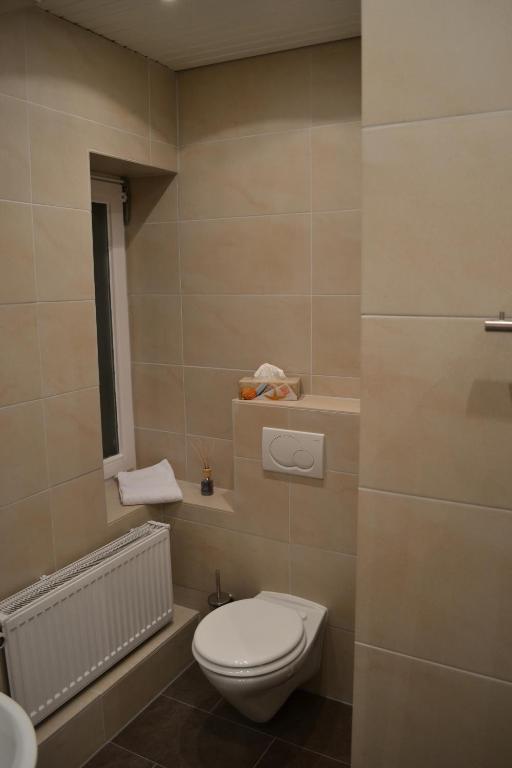Einzelzimmer mit Gemeinschaftsdusche und -WC