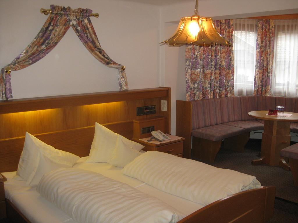 Großes Doppelzimmer mit Balkon
