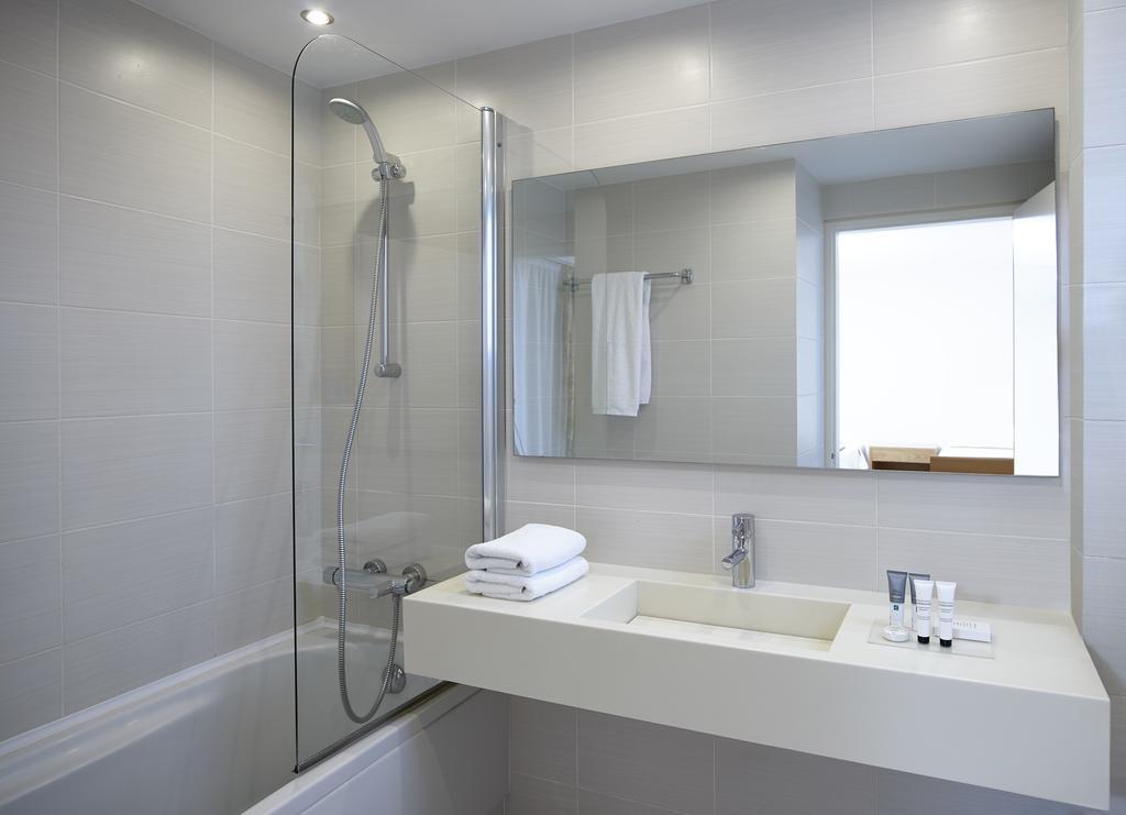 Classic Doppel- oder Zweibettzimmer mit seitlichem Meerblick
