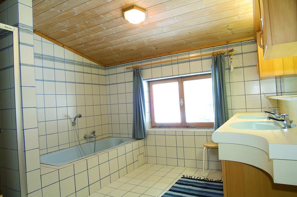 Familiensuite mit Balkon (2 Erwachsene + 3 Kinder)