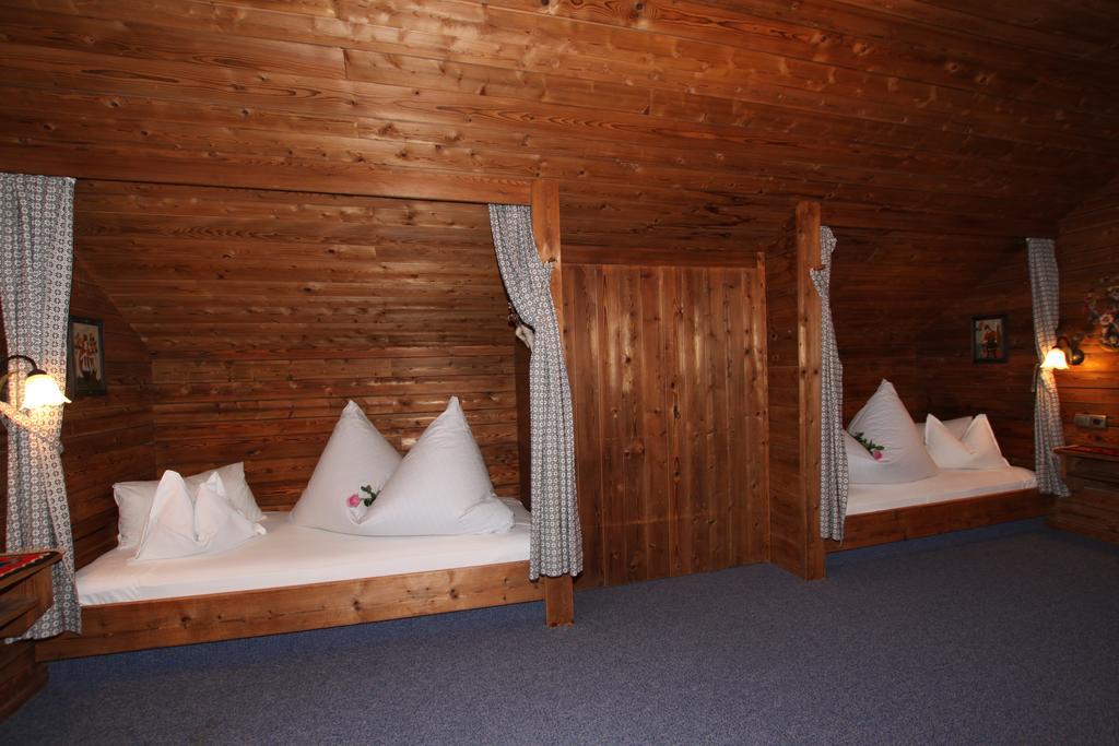 Familienzimmer mit Dusche