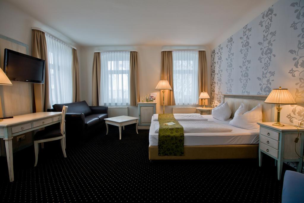 Doppelzimmer Rathaus mit Platz für 2 weitere Schlafsofas.