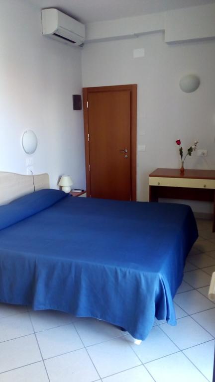 Doppel- oder Zweibettzimmer