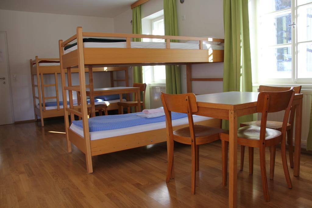 Bett im 8-Bett-Schlafsaal