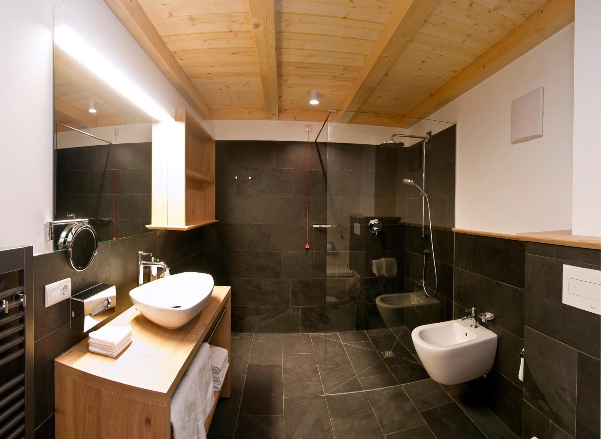 Deluxe Studio