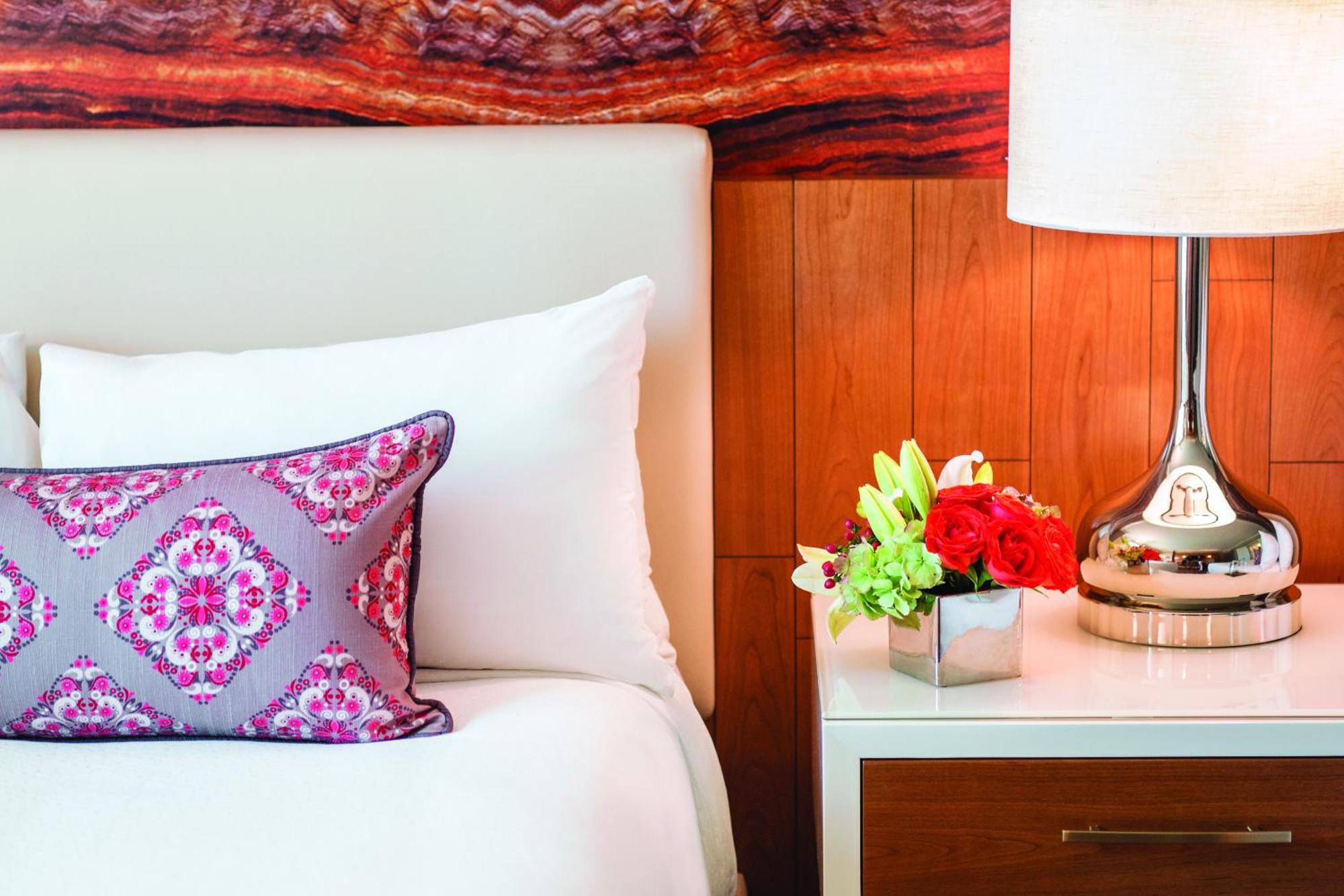 Resort mit 2 Queensize-Betten und Blick auf den Strip