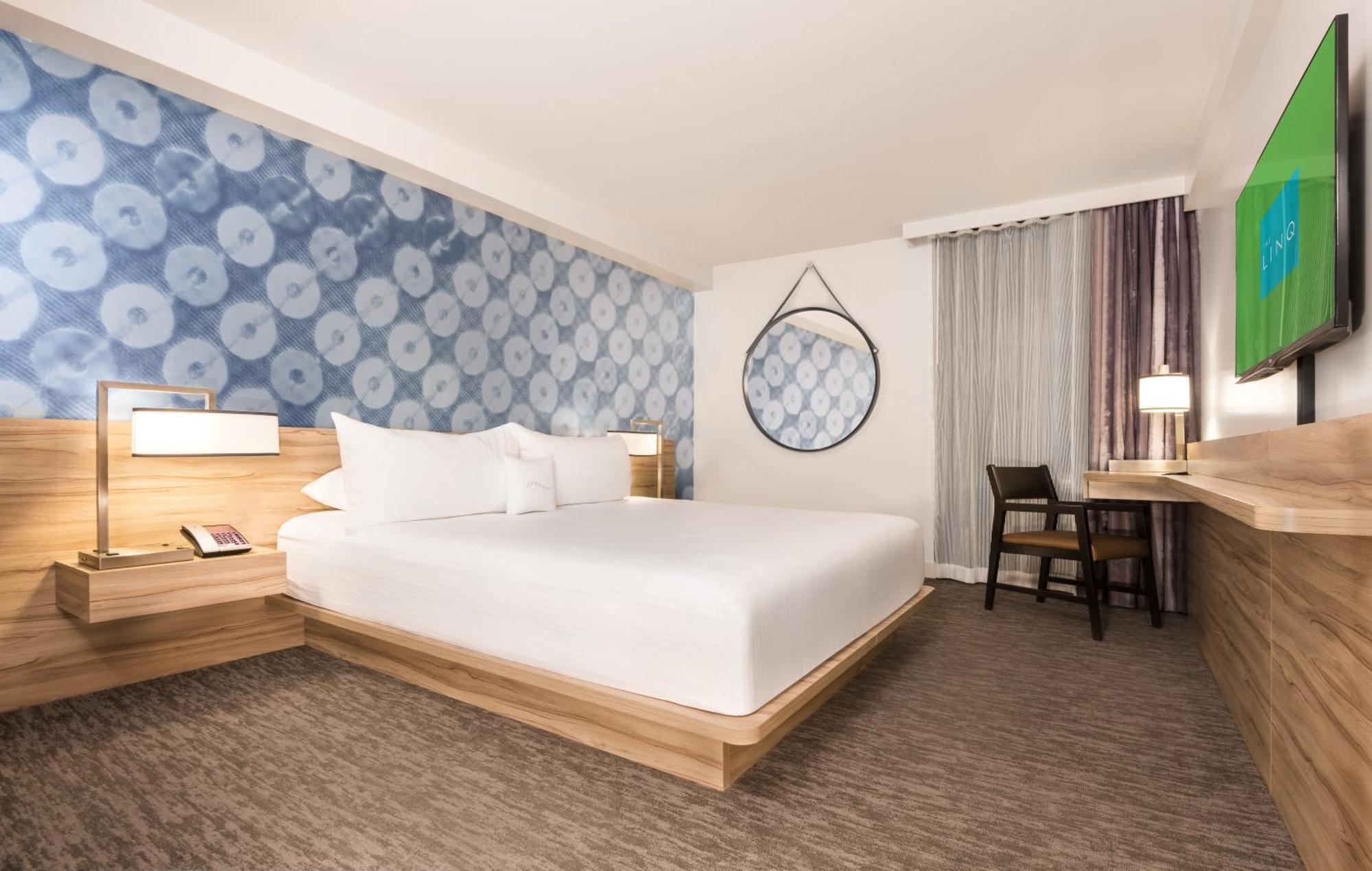 Deluxe Zimmer mit 1 Kingsize-Bett, Poolblick, Nichtraucher – Distrikt 3
