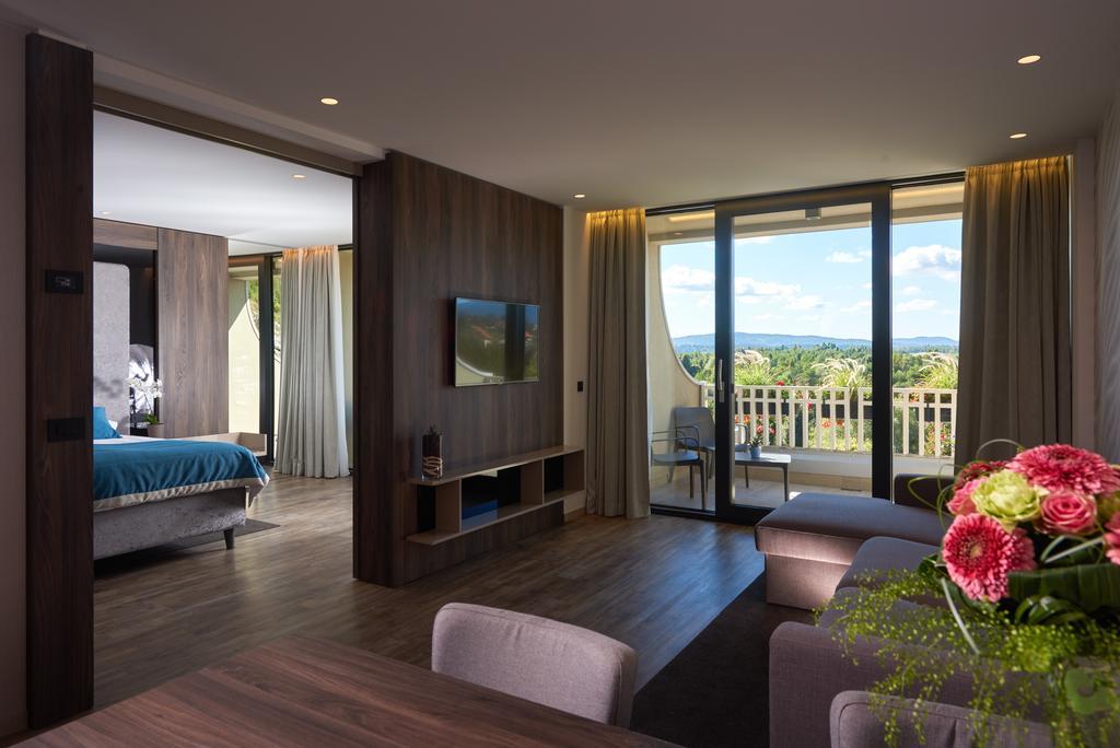 Familiensuite mit Balkon und Parkblick