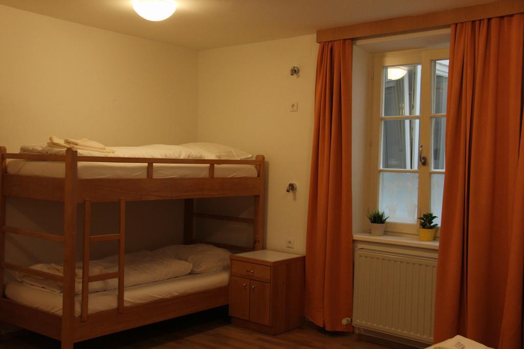 Vierbettzimmer mit eigenem Bad