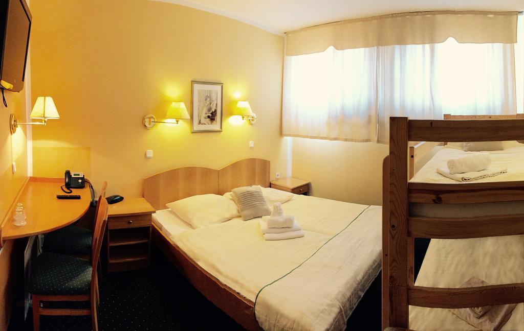 Familienzimmer (4 Erwachsene)