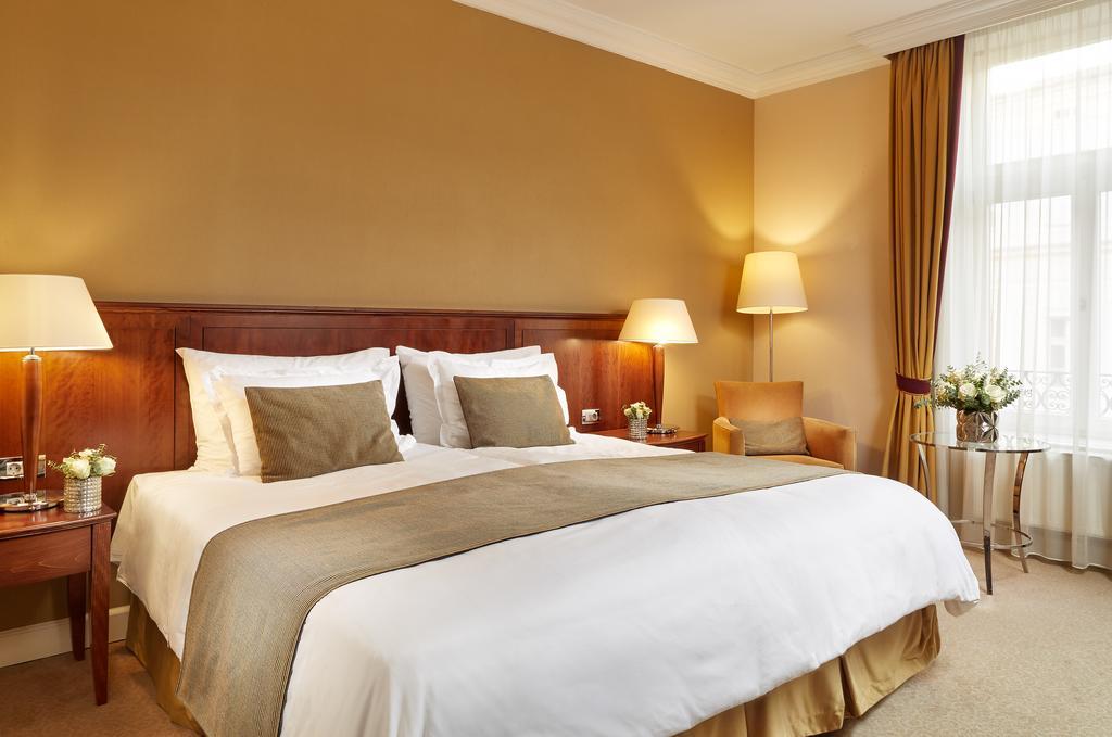 Superior Zimmer mit Kingsize-Bett