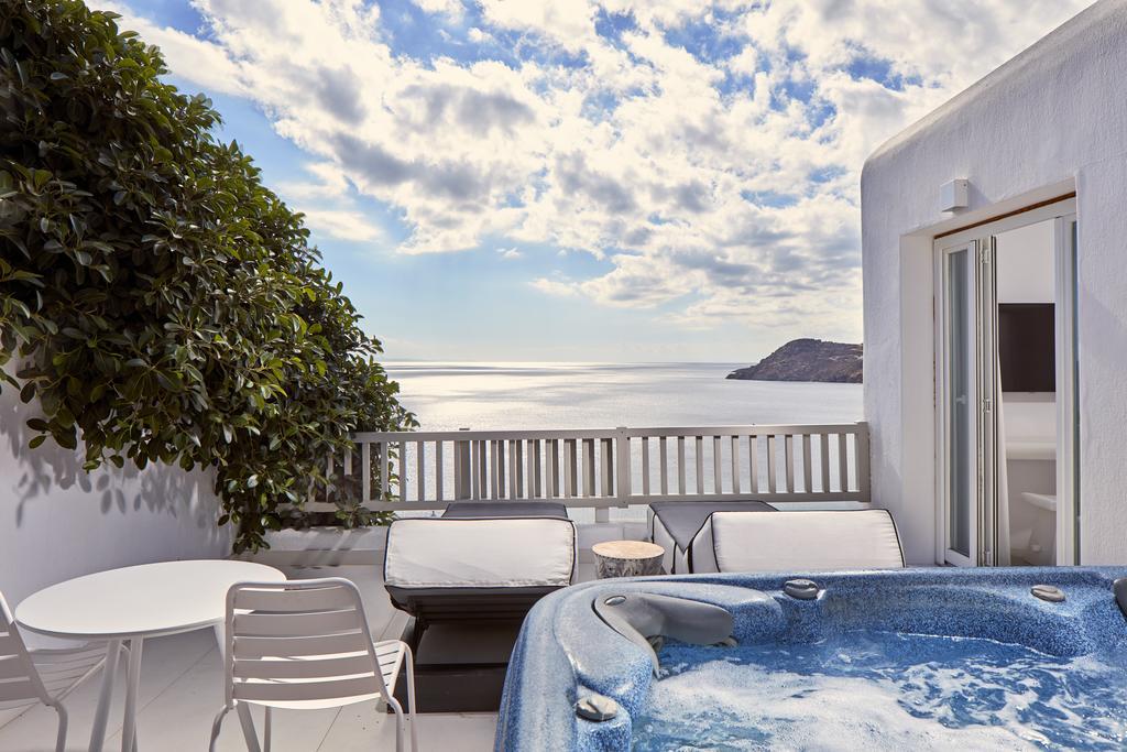 Superior Doppelzimmer mit Meerblick und Whirlpool im Freien