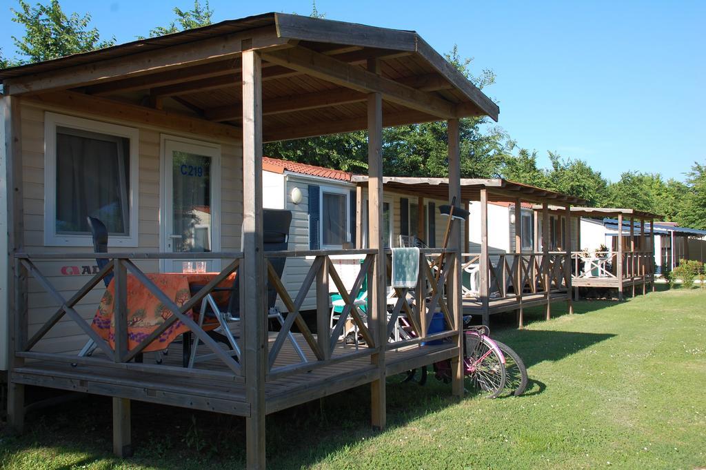 Mobile Home Green - Towels / Bed linen available for a fee - Pets allowed for a fee