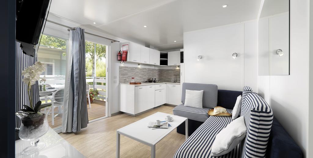 Premium Mobilheim mit 3 Schlafzimmern und Gartenblick