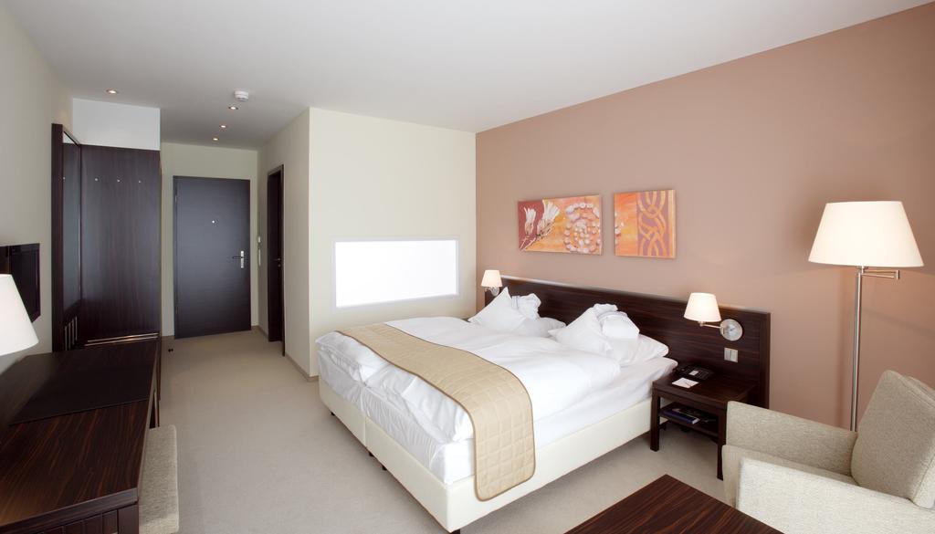 Double Room,1452169216:JPEG
