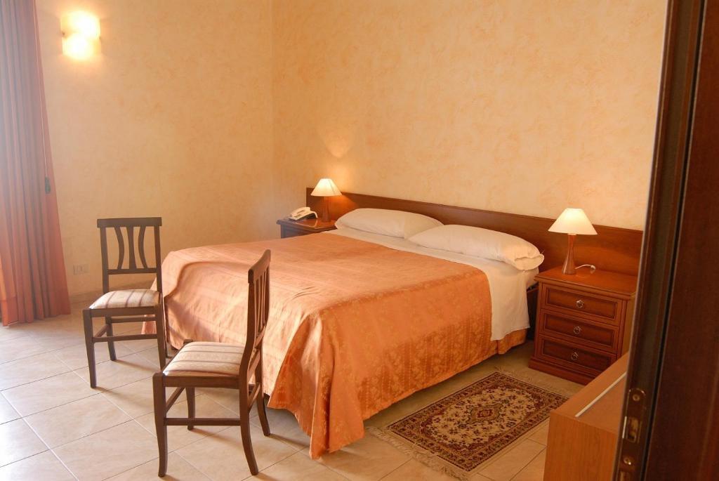 Doppel- oder Zweibettzimmer