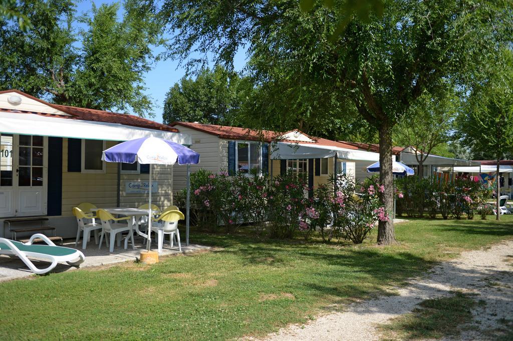 Mobile Home Standard - Towels / Bed linen available for a fee - Pets allowed for a fee