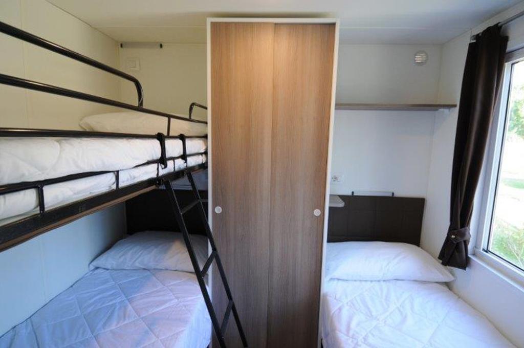 Mobile Home Next - Towels / Bed linen available for a fee - Pets allowed for a fee