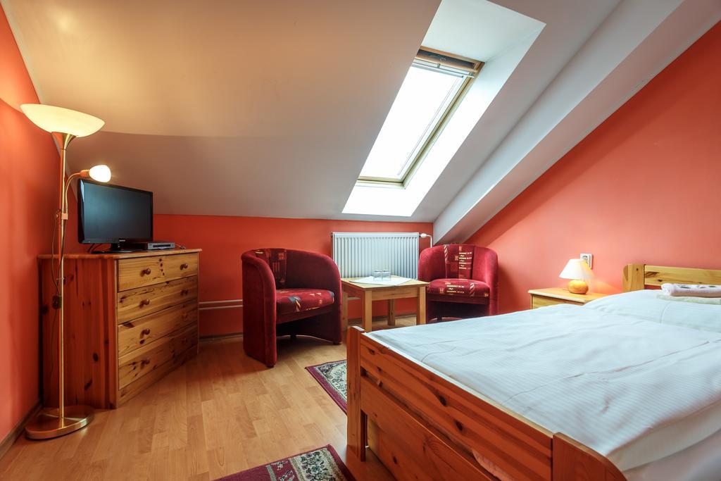 Doppel- oder Zweibettzimmer