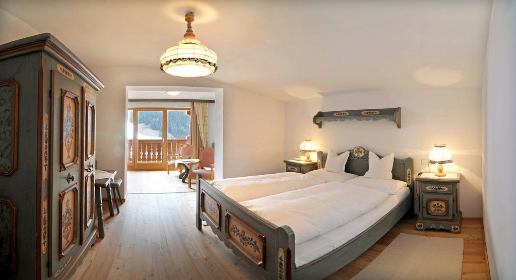 Großes Doppelzimmer mit Balkon