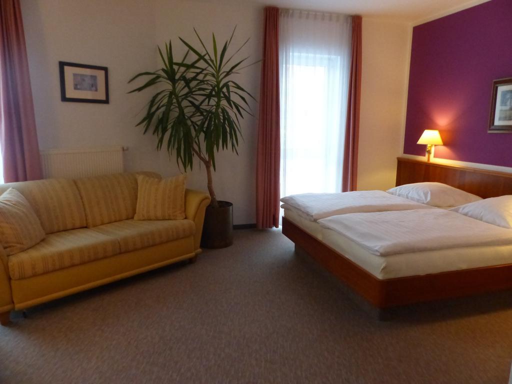 Vierbettzimmer mit Bad